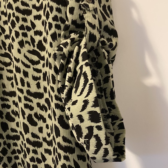 leopard print shirt dress, size medium, 100% polyester - Picture 4 of 5